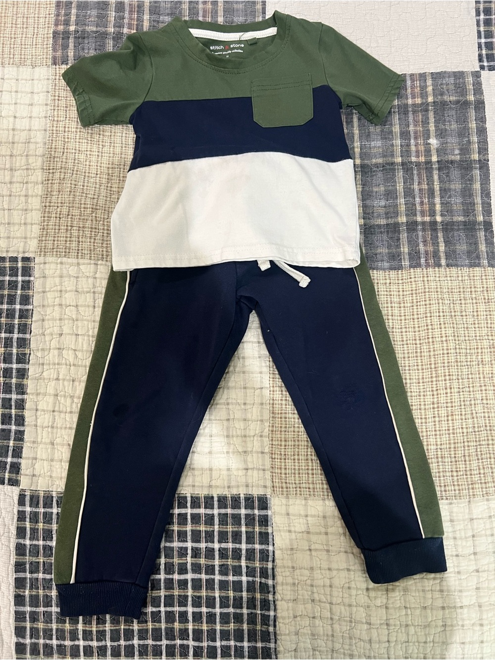 Bundle 3T Boys Tops, Joggers, Pajamas (15 items) - Picture 7 of 8